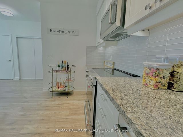 221 - 621 Sheppard Ave E