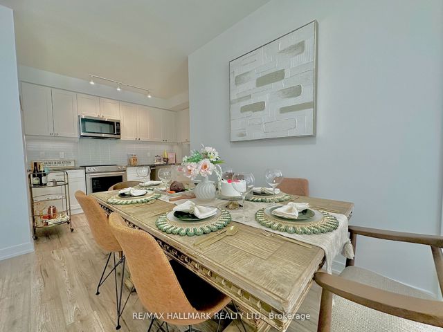 221 - 621 Sheppard Ave E