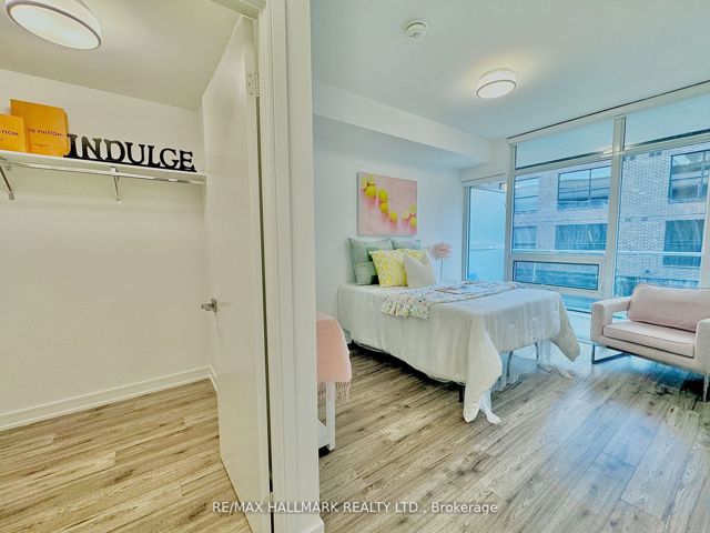 221 - 621 Sheppard Ave E