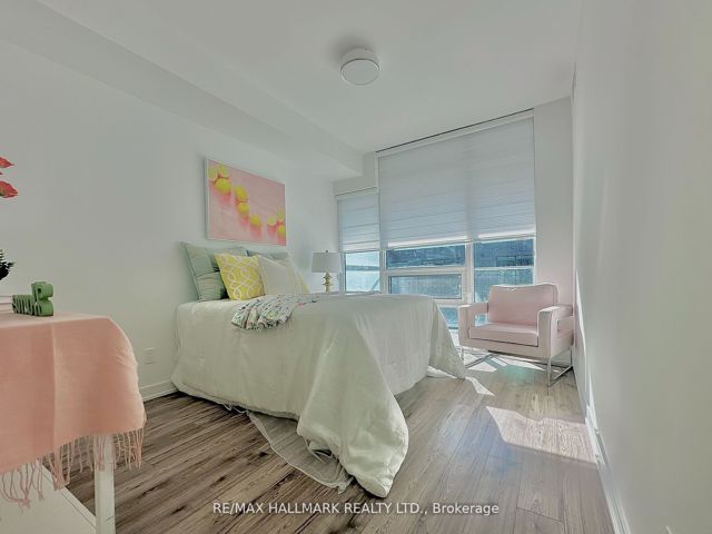 221 - 621 Sheppard Ave E