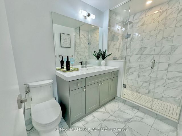 221 - 621 Sheppard Ave E