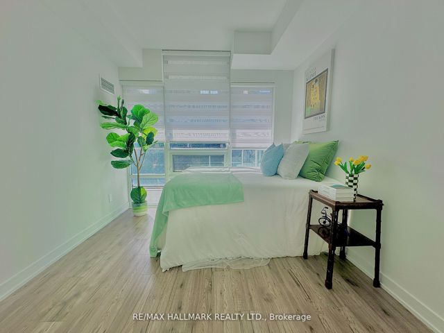 221 - 621 Sheppard Ave E