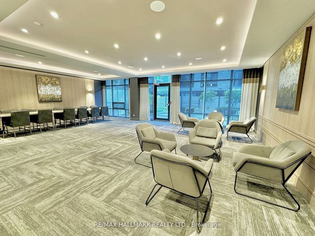 221 - 621 Sheppard Ave E