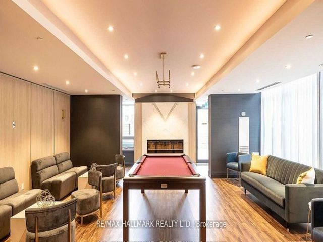 221 - 621 Sheppard Ave E