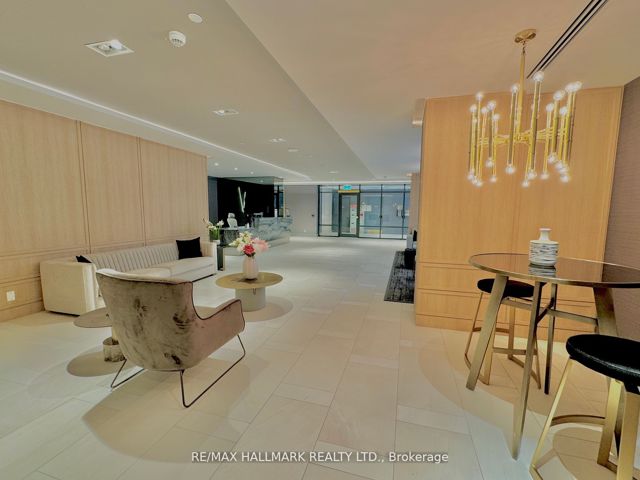221 - 621 Sheppard Ave E