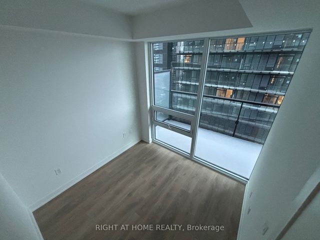 2809 - 127 Broadway Ave