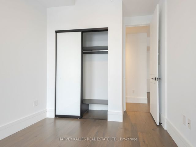 1607 - 215 Lonsdale Rd