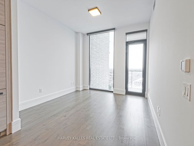 1607 - 215 Lonsdale Rd