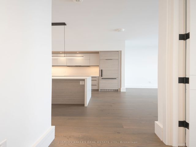 1607 - 215 Lonsdale Rd