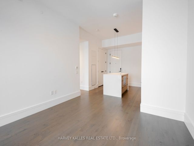 1607 - 215 Lonsdale Rd