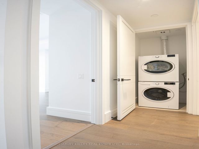 1607 - 215 Lonsdale Rd