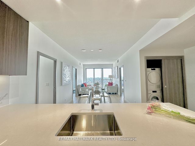 1902 - 25 Mcmahon Dr