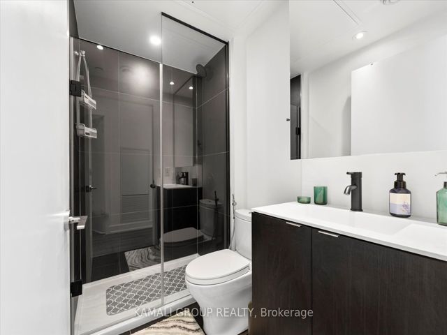 904 - 20 Edward St