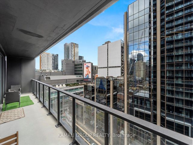 904 - 20 Edward St