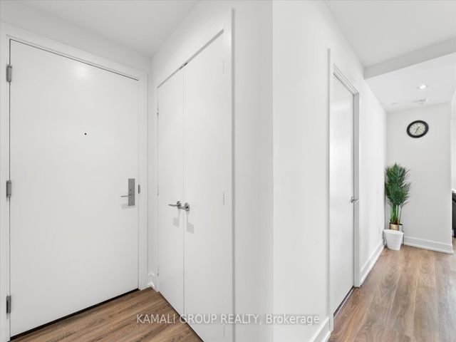 904 - 20 Edward St