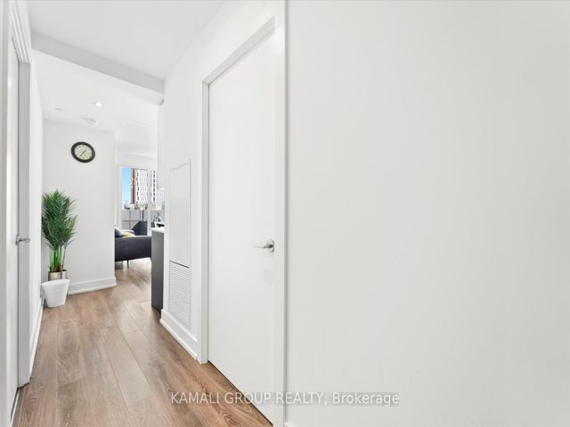 904 - 20 Edward St