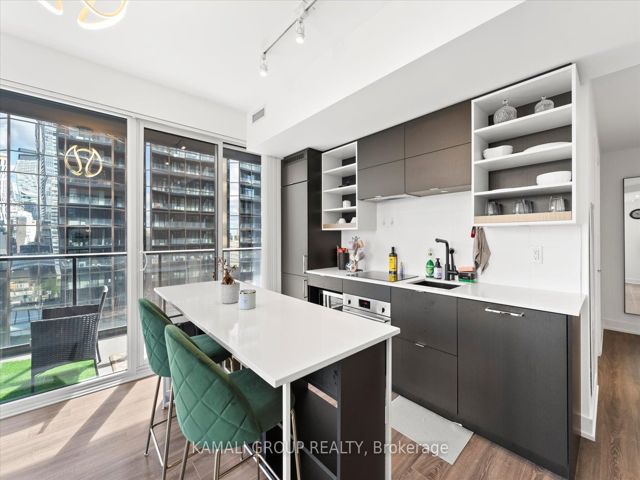 904 - 20 Edward St