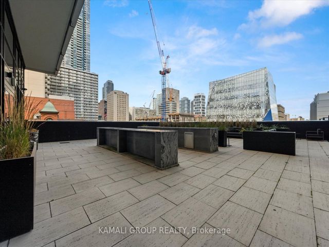 904 - 20 Edward St