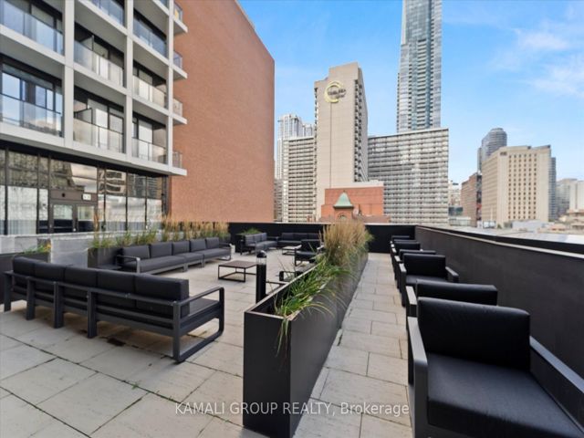 904 - 20 Edward St