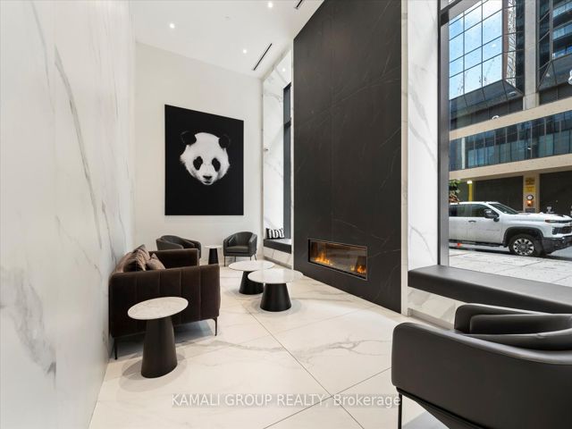 904 - 20 Edward St