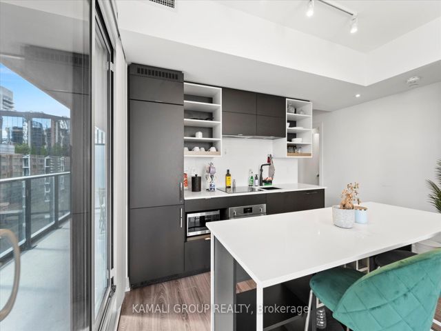904 - 20 Edward St