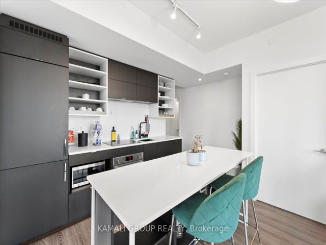 904 - 20 Edward St