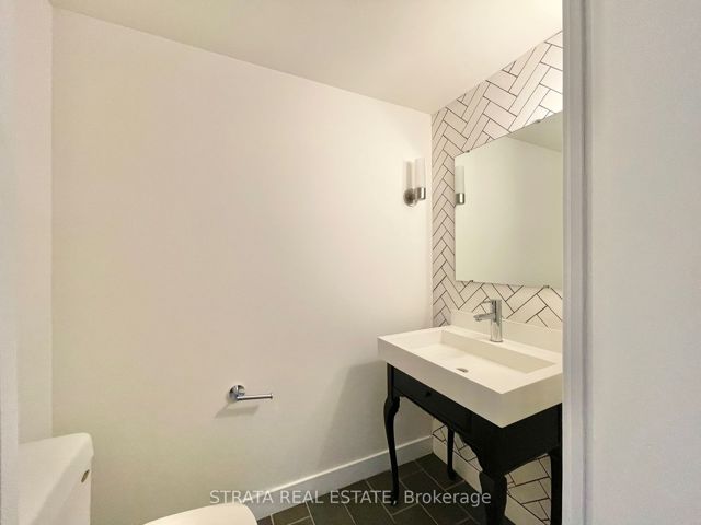 920 - 4K Spadina Ave