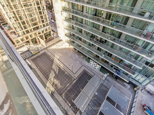 1402 - 195 Redpath Ave