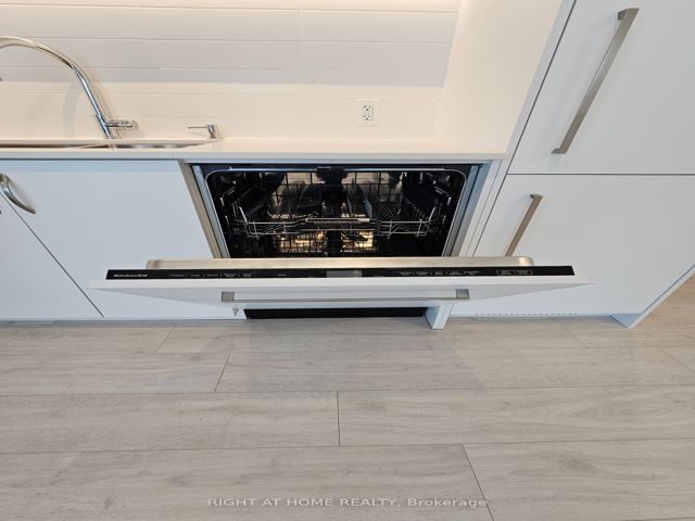 711 - 181 Sheppard Ave E