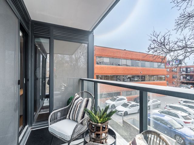 215 - 250 Lawrence Ave W