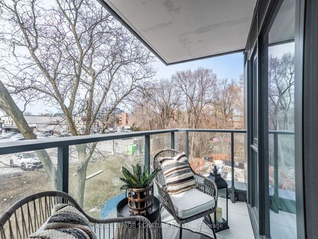 215 - 250 Lawrence Ave W