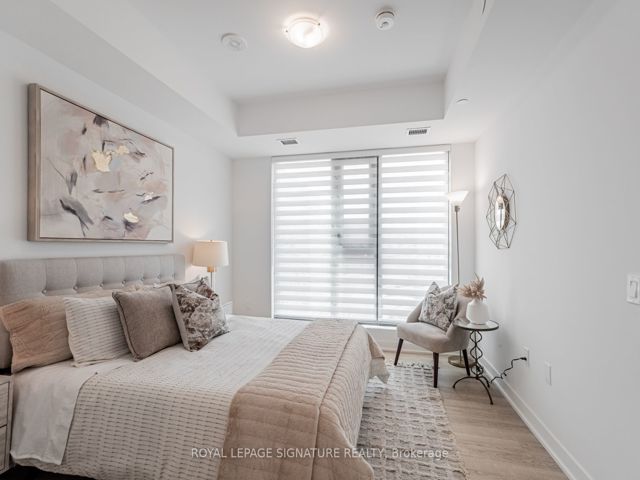 215 - 250 Lawrence Ave W