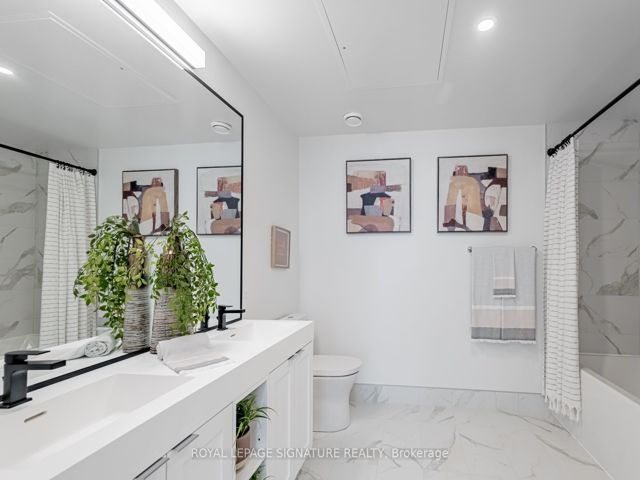 215 - 250 Lawrence Ave W