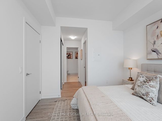 215 - 250 Lawrence Ave W