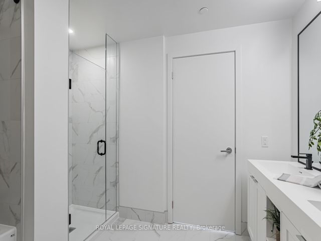 215 - 250 Lawrence Ave W