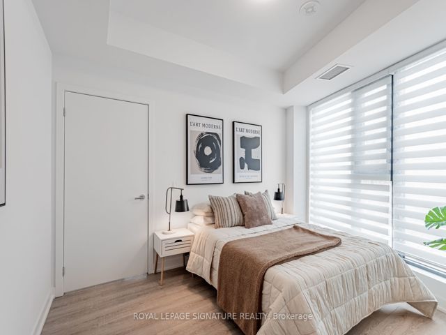 215 - 250 Lawrence Ave W