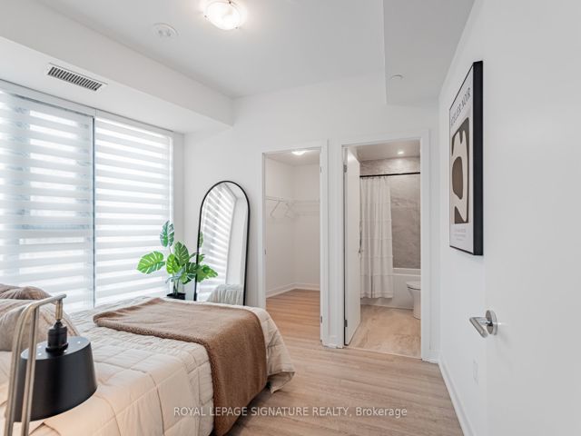 215 - 250 Lawrence Ave W