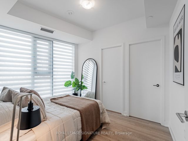 215 - 250 Lawrence Ave W