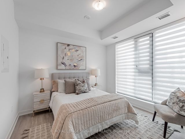 215 - 250 Lawrence Ave W