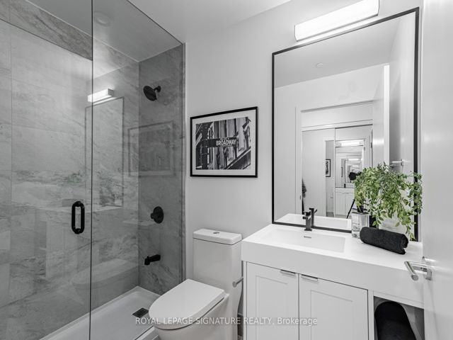 215 - 250 Lawrence Ave W