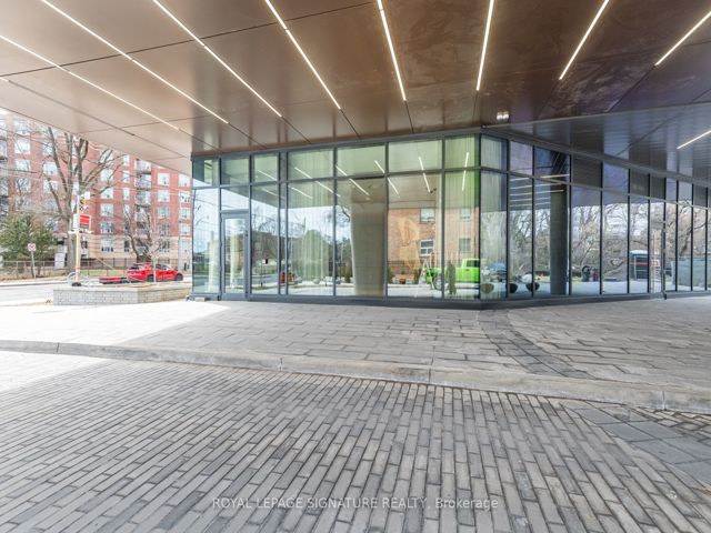 215 - 250 Lawrence Ave W