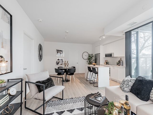 215 - 250 Lawrence Ave W