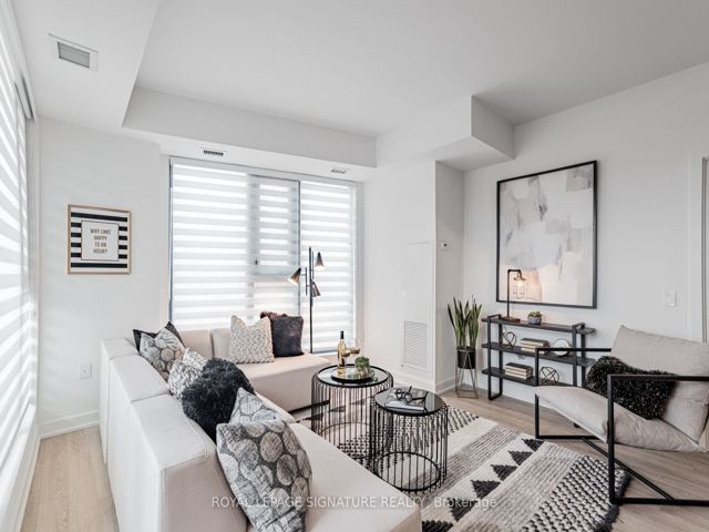 215 - 250 Lawrence Ave W