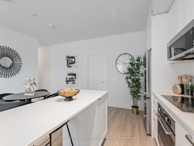 215 - 250 Lawrence Ave W