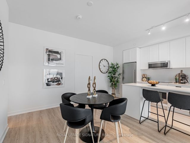 215 - 250 Lawrence Ave W