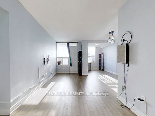 715 - 5 Shady Golfway