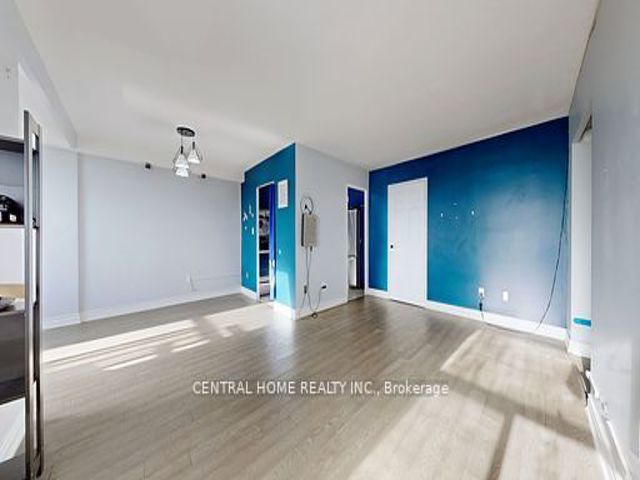 715 - 5 Shady Golfway