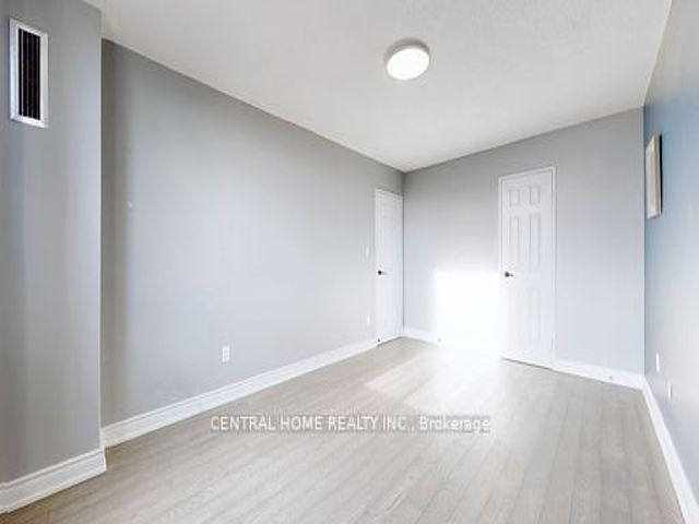 715 - 5 Shady Golfway