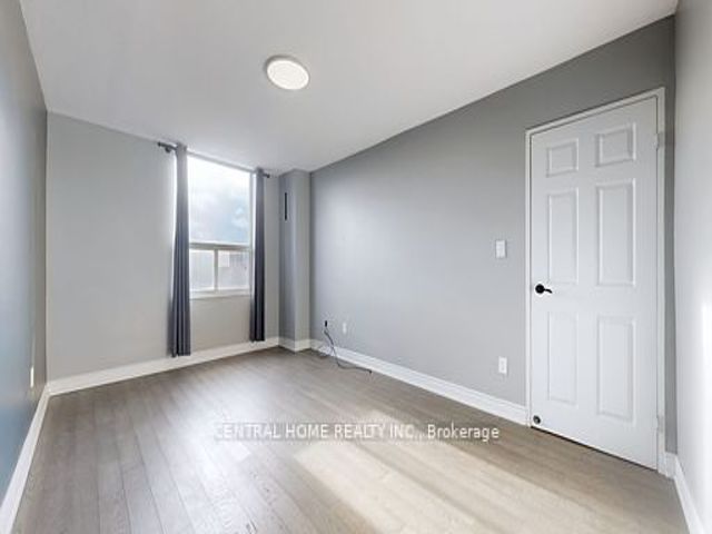 715 - 5 Shady Golfway