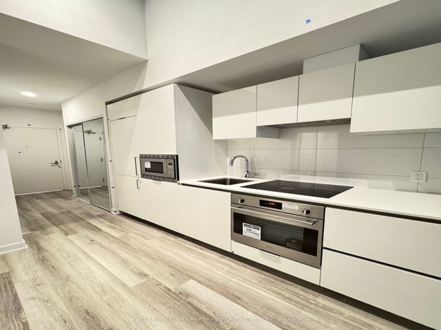 605 - 234 Simcoe St